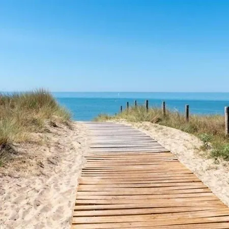 5 Personnes Noirmoutier Maison Mitoyenne Dans Une Privee Acces Direct A La Dune. *